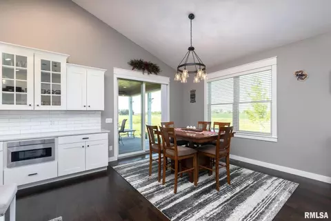 980 Muirfield Cir, Eldridge, IA 52748 photo 8