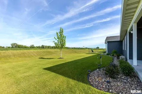 980 Muirfield Cir, Eldridge, IA 52748 photo 26