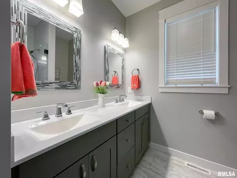 980 Muirfield Cir, Eldridge, IA 52748 photo 15