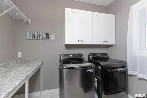 980 Muirfield Cir, Eldridge, IA 52748 photo 11