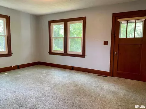 417 1st St, Silvis, IL 61282 photo 4