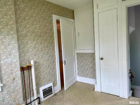 417 1st St, Silvis, IL 61282 photo 14