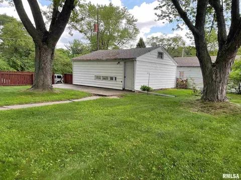 417 1st St, Silvis, IL 61282 photo 3