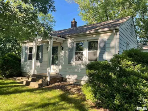 417 1st St, Silvis, IL 61282 photo 1