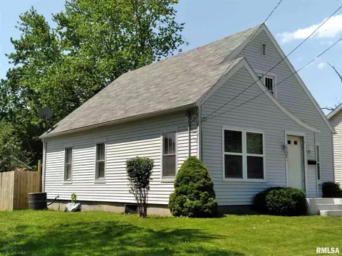 107 E South St, Morrison, IL 61270 photo 2