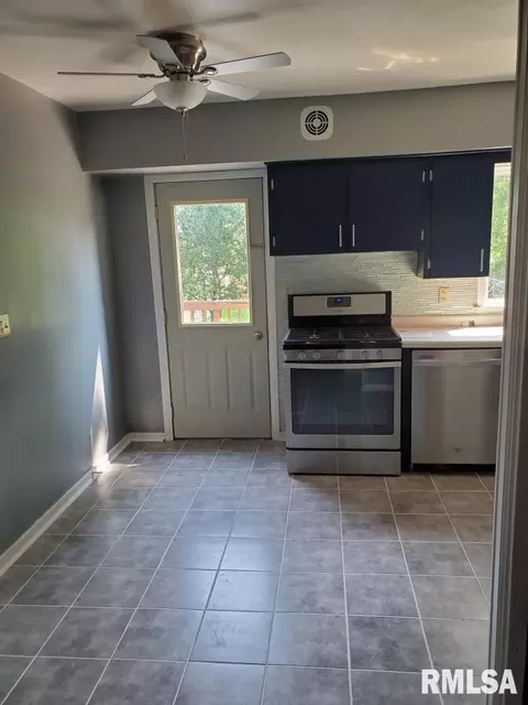 107 E South St, Morrison, IL 61270 photo 7