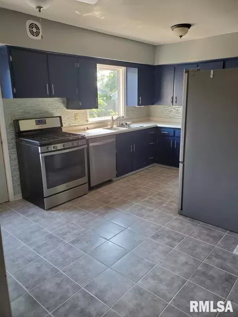 107 E South St, Morrison, IL 61270 photo 8