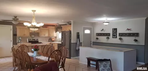 905 8th Ave, Silvis, IL 61282 photo 5