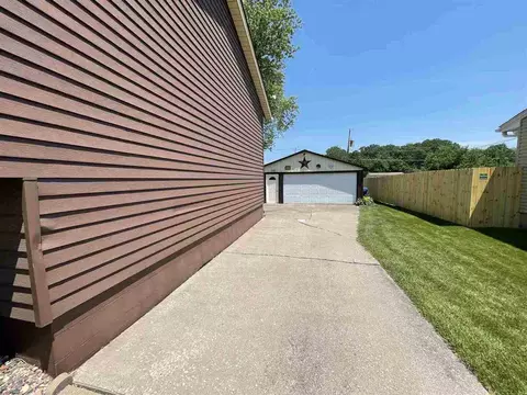 1309 11th St, Silvis, IL 61282 photo 4