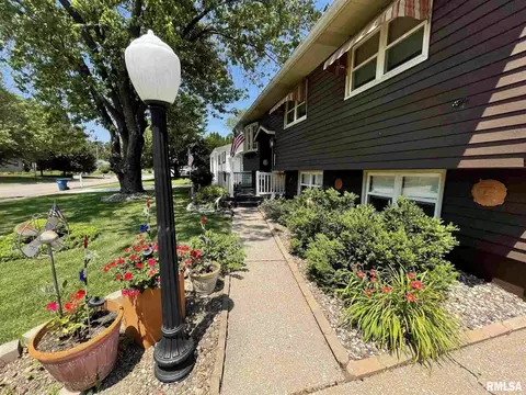 1309 11th St, Silvis, IL 61282 photo 2