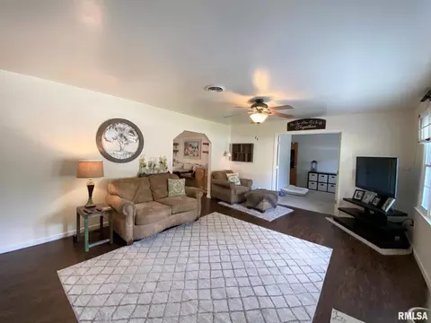 1011 Roberta Dr, Murphysboro, IL 62966 photo 2