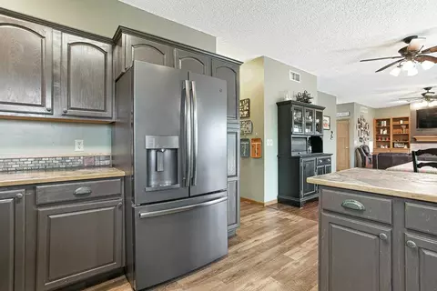 3129 Hunter Ln, Eldridge, IA 52748 photo 13