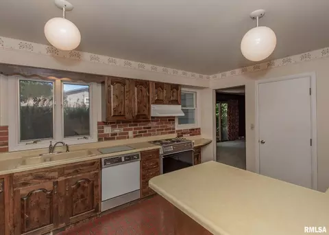 5315 17th Ave, Moline, IL 61265 photo 2