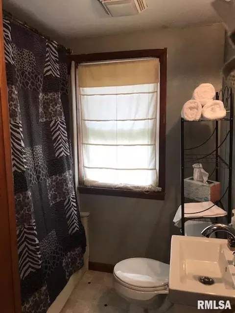 517 4th St, Moline, IL 61265 photo 10