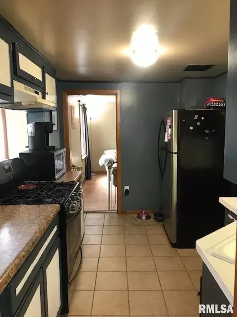 517 4th St, Moline, IL 61265 photo 4