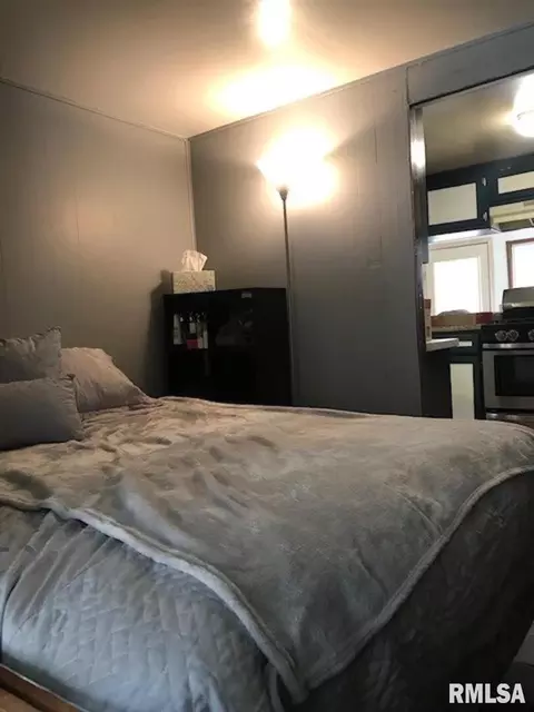 517 4th St, Moline, IL 61265 photo 7