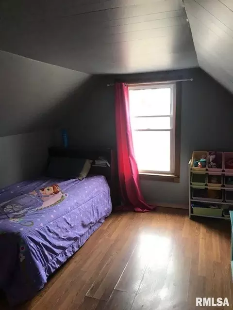517 4th St, Moline, IL 61265 photo 9
