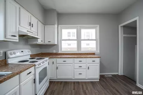 1713 18th St #A, Moline, IL 61265 photo 2