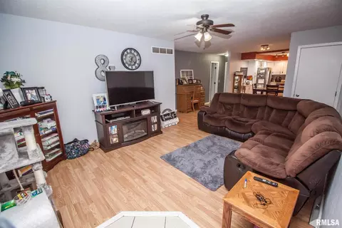 604 NE 3rd Ave, Aledo, IL 61231 photo 2
