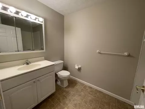 1502 Apache Dr, Marion, IL 62959 photo 14