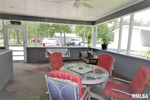 205 W Smith St, Herrin, IL 62948 photo 24