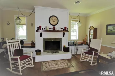 205 W Smith St, Herrin, IL 62948 photo 8