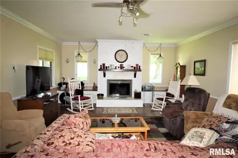 205 W Smith St, Herrin, IL 62948 photo 7