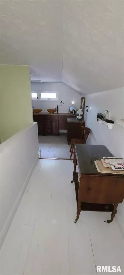 205 W Smith St, Herrin, IL 62948 photo 20