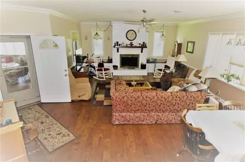 205 W Smith St, Herrin, IL 62948 photo 6