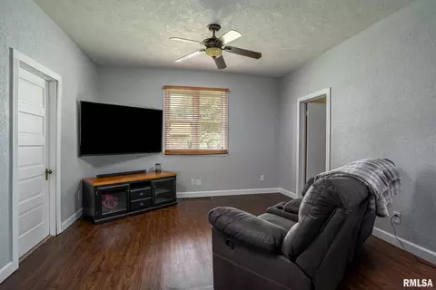 201 3rd Ave, Sherrard, IL 61281 photo 9