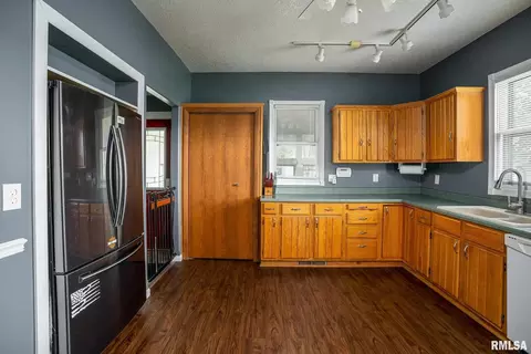 201 3rd Ave, Sherrard, IL 61281 photo 5