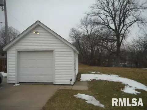 1018 10th St, Silvis, IL 61282 photo 11