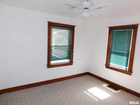 1018 10th St, Silvis, IL 61282 photo 7