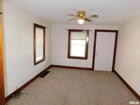1018 10th St, Silvis, IL 61282 photo 6