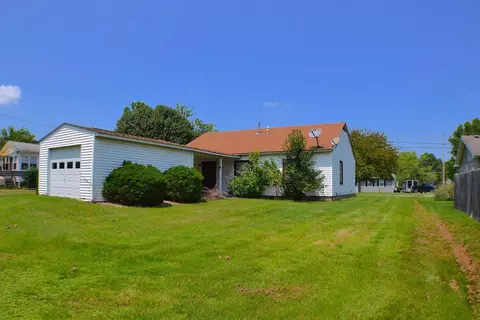 912 E Stotlar, Herrin, IL 62948 photo 3
