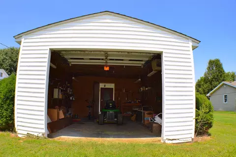 912 E Stotlar, Herrin, IL 62948 photo 27