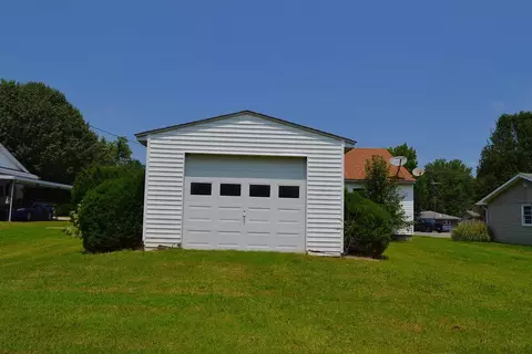 912 E Stotlar, Herrin, IL 62948 photo 26