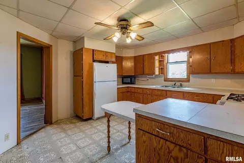 2475 State Highway 17, Viola, IL 61486 photo 6