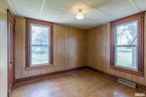 2475 State Highway 17, Viola, IL 61486 photo 8
