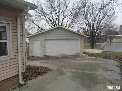 207 Johnson St, Morrison, IL 61270 photo 4