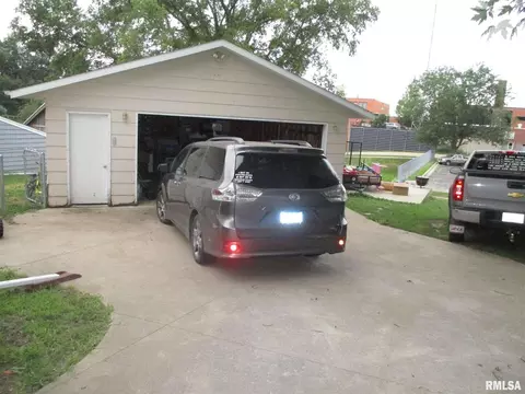 207 Johnson St, Morrison, IL 61270 photo 5