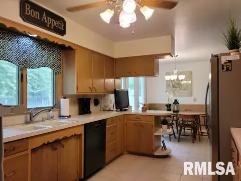 1827 37th St, Moline, IL 61265 photo 18