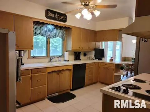 1827 37th St, Moline, IL 61265 photo 16