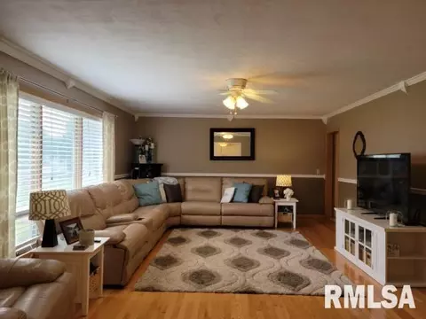 1827 37th St, Moline, IL 61265 photo 9