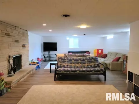 1827 37th St, Moline, IL 61265 photo 27