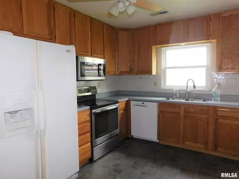 1005 21st Ave, Silvis, IL 61282 photo 6