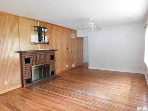 1005 21st Ave, Silvis, IL 61282 photo 2