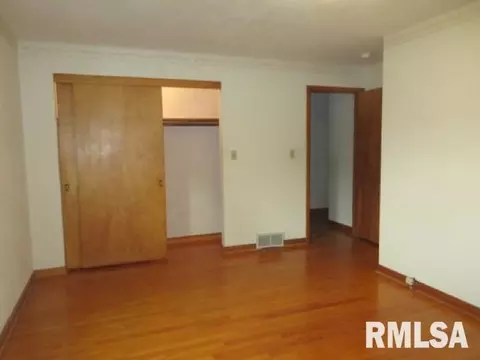 509 16th St, Silvis, IL 61282 photo 11