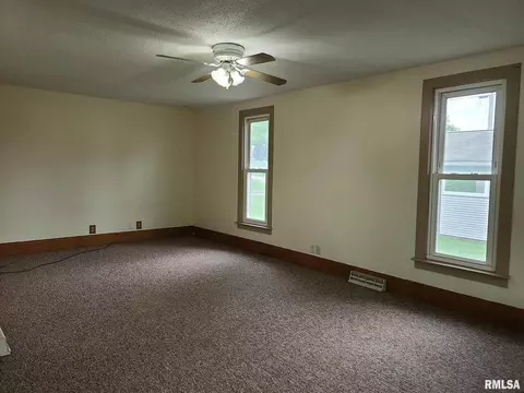 803 5th St, Fulton, IL 61252 photo 4