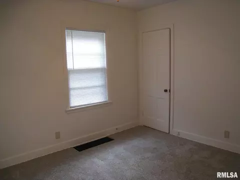 1122 26th St, Moline, IL 61265 photo 7